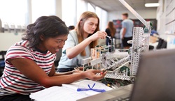 Teenage pupils building machine - robotics